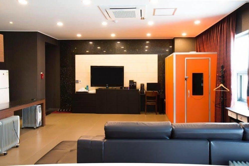 G Tourist Hotel Wolmido Incheon Exterior photo