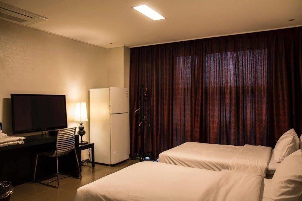 G Tourist Hotel Wolmido Incheon Exterior photo
